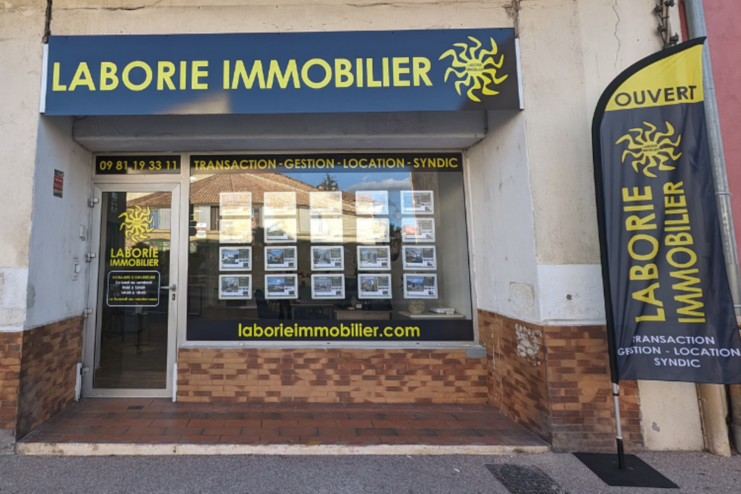 Agence Laborie avec Chloé Brosse de l'agence immobilière à Maureilhan